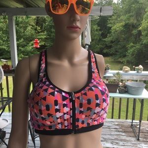Victoria’s Secret Sport bra knockout size 38C